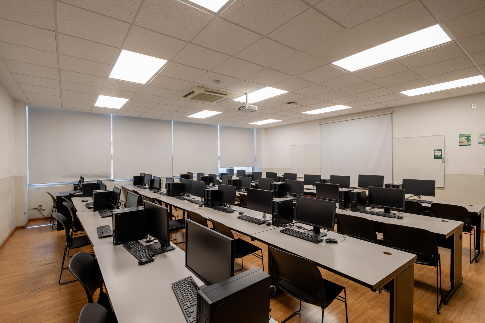 laboratorio de computo campus cumbres