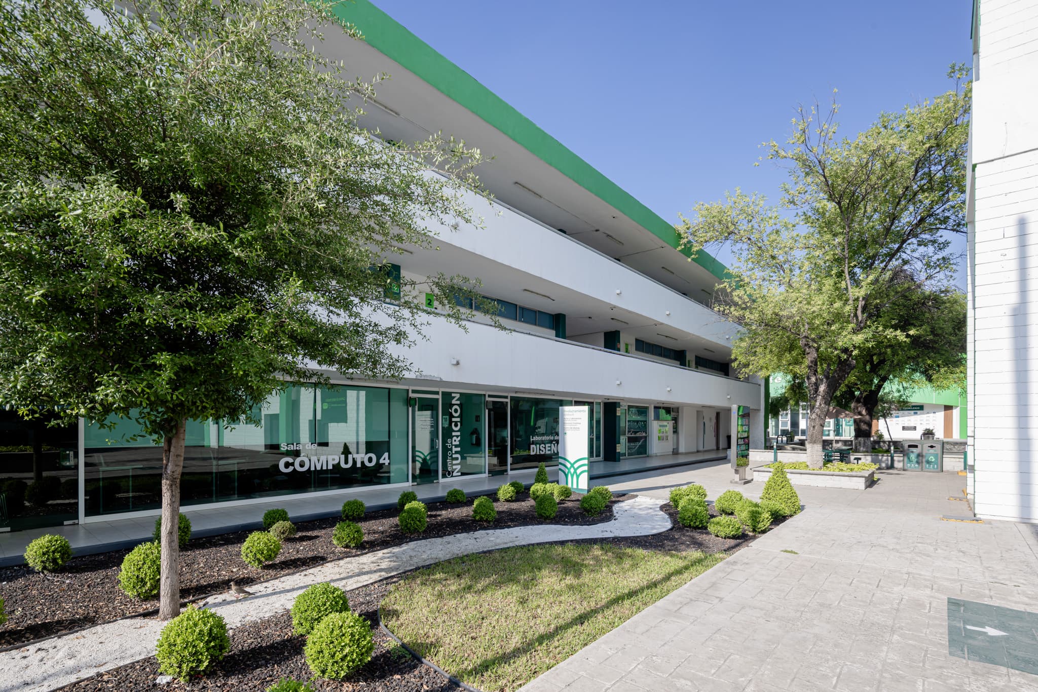 Pasillos de campus san nicolas