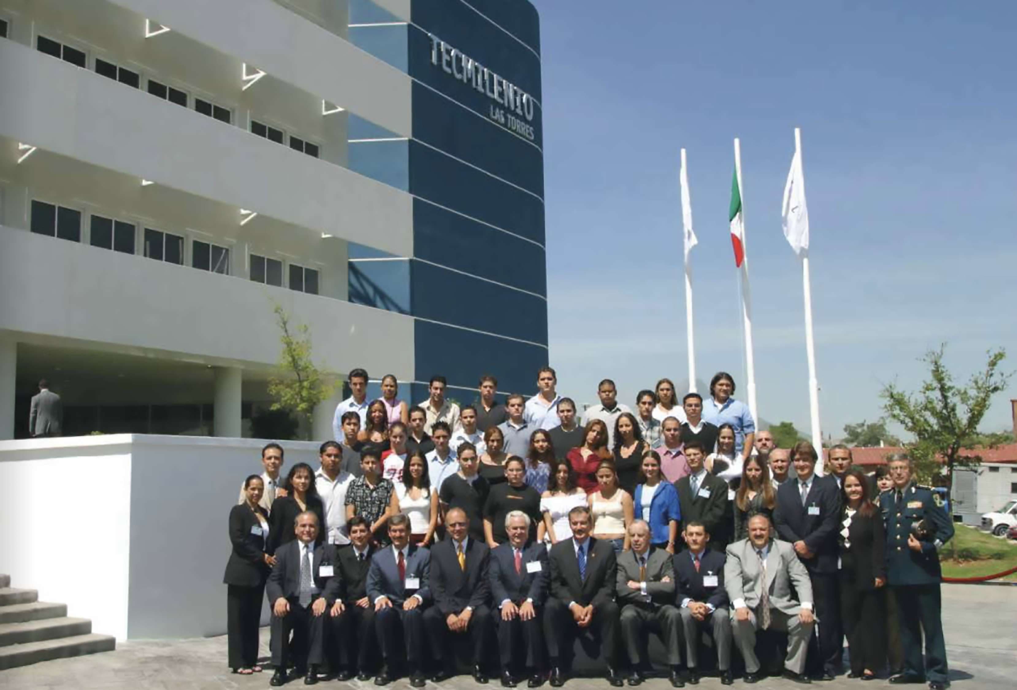 historia-de-tecmilenio-quienessomos_01