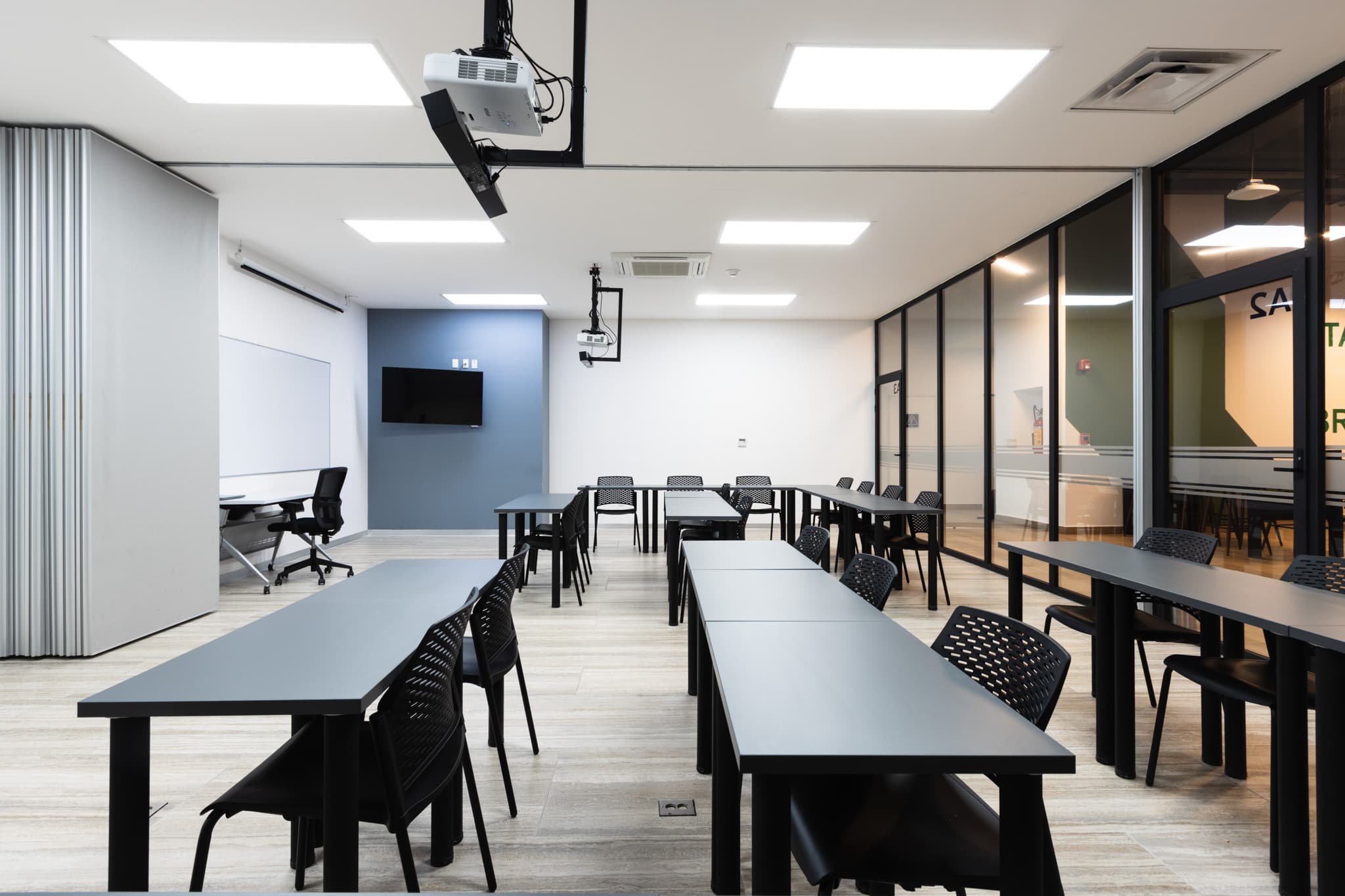 aula de clases Espacio connect Satélite