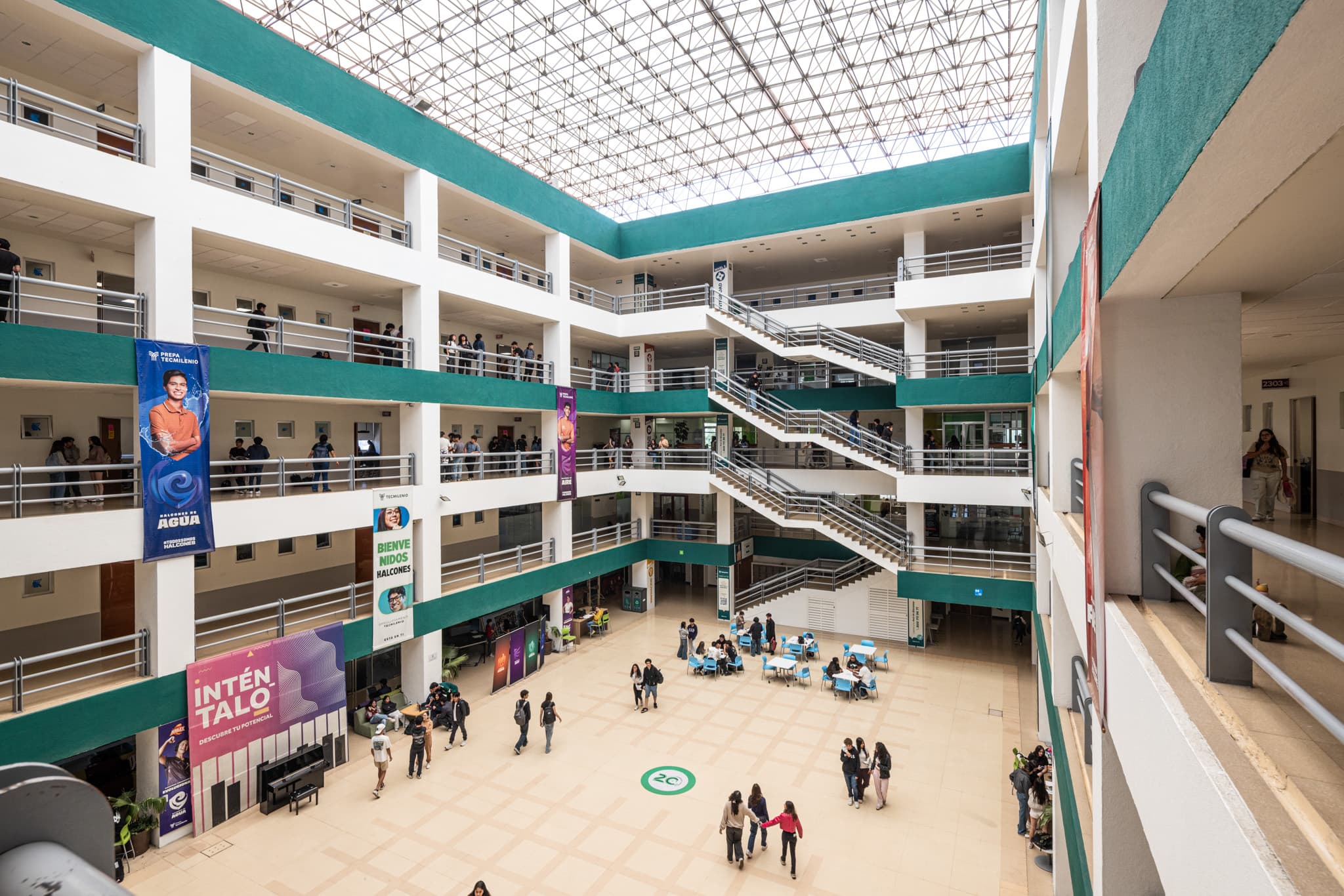 atrio principal campus toluca